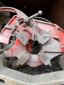 RIDGID THREADING MACHINE - Photo 2