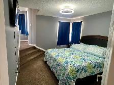 Furnished/Unfurnished Luxurious  5 Bedroom, 3.5 bath w/ hot tub - Photo 3