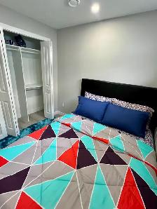 Furnished/Unfurnished Luxurious  5 Bedroom, 3.5 bath w/ hot tub - Photo 5