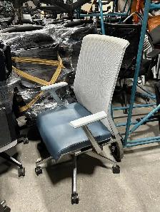 Haworth Very Task Chair! - Photo 4