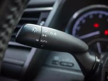 2020 Toyota Camry SE - Steering Wheel Audio Controls - Photo 21