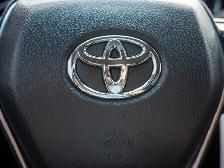 2020 Toyota Camry SE - Steering Wheel Audio Controls - Photo 23