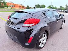 2015 Hyundai Veloster RE:FLEX 3dr Hatchback w/Red Interior (1.6L - Photo 4