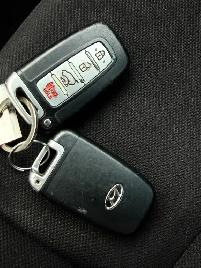 2015 Hyundai Veloster RE:FLEX 3dr Hatchback w/Red Interior (1.6L - Photo 23