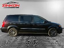 2015 Chrysler Town & Country S | CLEAN CARFAX | NAVI | BACK-UP C - Photo 6