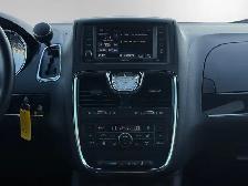 2015 Chrysler Town & Country S | CLEAN CARFAX | NAVI | BACK-UP C - Photo 11
