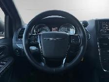 2015 Chrysler Town & Country S | CLEAN CARFAX | NAVI | BACK-UP C - Photo 12