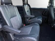 2015 Chrysler Town & Country S | CLEAN CARFAX | NAVI | BACK-UP C - Photo 13