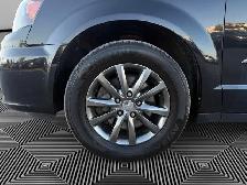 2015 Chrysler Town & Country S | CLEAN CARFAX | NAVI | BACK-UP C - Photo 14