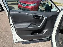 2021 Toyota RAV4 - Photo 9