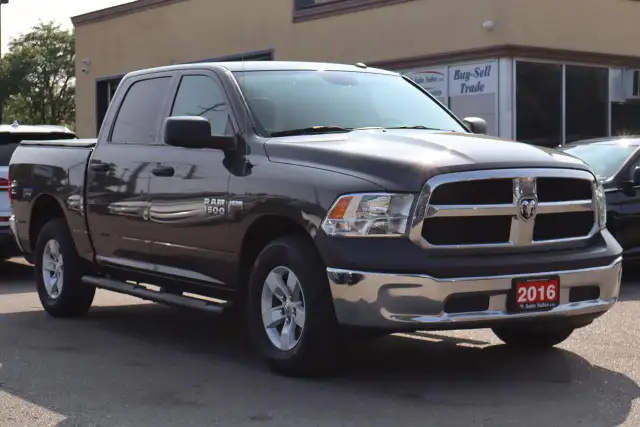 2016 RAM 1500 4WD Crew Cab 140.5' ST