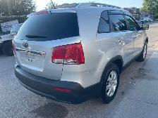 2012 Kia Sorento LX - Photo 5