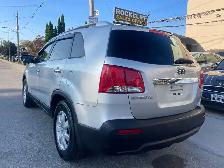 2012 Kia Sorento LX - Photo 7