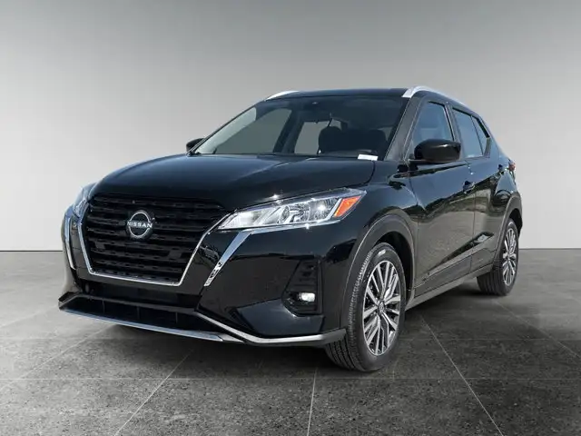 2025 Nissan Kicks Play SV / FWD