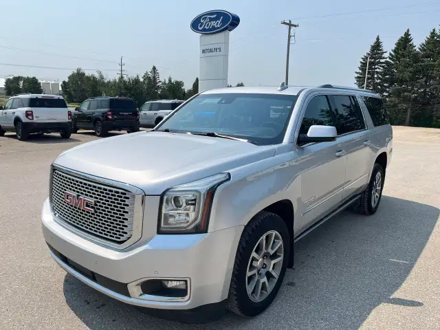 2016 GMC Yukon XL DENALI 4WD 4dr
