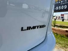 2025 Chrysler Pacifica LIMITED! CLEAN CARFAX! SAME DAY DELIVERY! - Photo 12