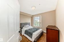 Amazing 2 bed, 2 bath, 3rd floor corner unit. - Photo 7