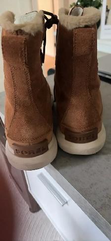 Sorrel woman’s size 9.5 winter boots - new
