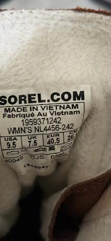 Sorrel woman’s size 9.5 winter boots - new - Photo 3