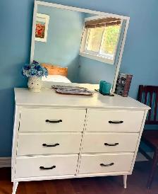 Queen bedroom furniture and more, FREE - Photo 2