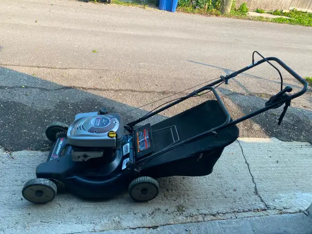 Self propelled lawnmower