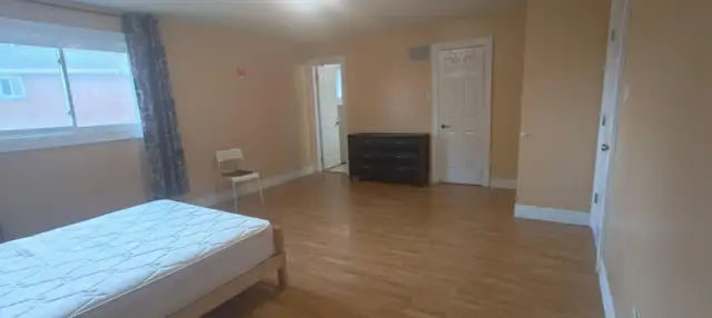 Rooms for rent, walking to Erin Mills Town Centre