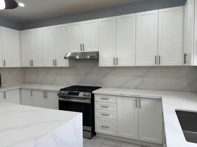 Calacatta Quartz Kitchen Countertop & Island