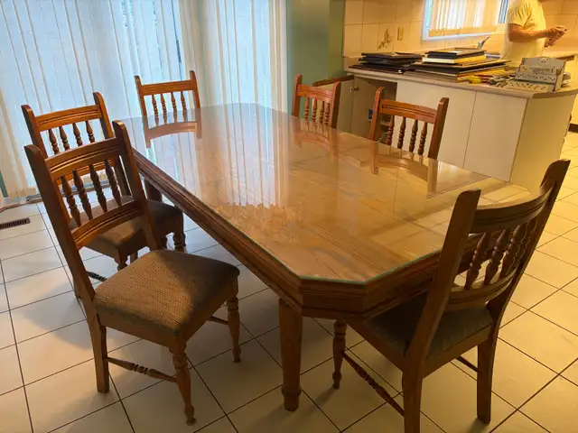 Solid Oak Dining Table & 8 Chairs
