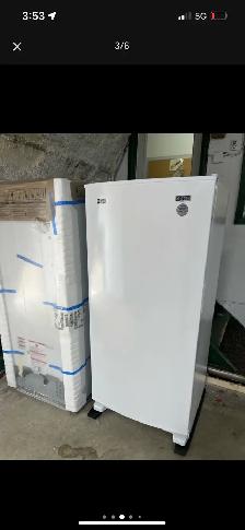 18 cu Ft Upright Freezer - NEW - Photo 4