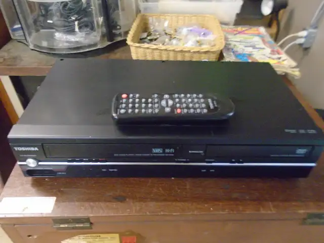 DVD VCR combo (tested)