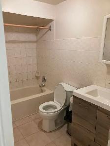 Beautiful 2 bedroom basement apartment in triplex or rent! - Photo 5