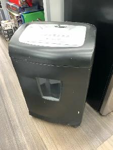 Staples SPL-TXC15A Paper shredder