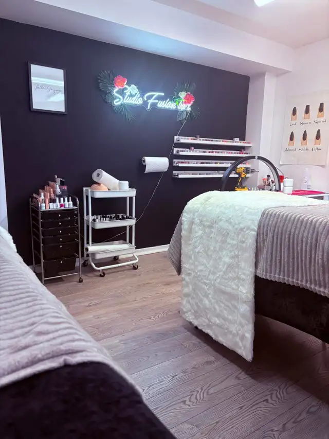 Local commercial clé en main — tatouage, esthétique, coiffure