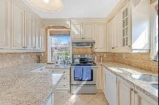 3 Bedroom Fully Furnished Home with 4 parking spaces - Photo 5