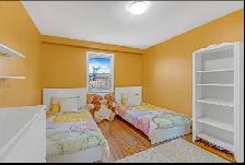 3 Bedroom Fully Furnished Home with 4 parking spaces - Photo 7