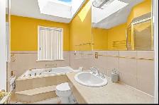 3 Bedroom Fully Furnished Home with 4 parking spaces - Photo 8