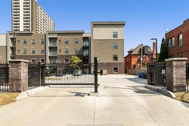 Top Floor Corner Unit - 2 Bed/2 Bath In Newer Building (2020)