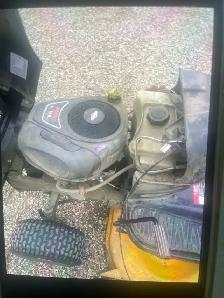 Lawn Tractor - Photo 2