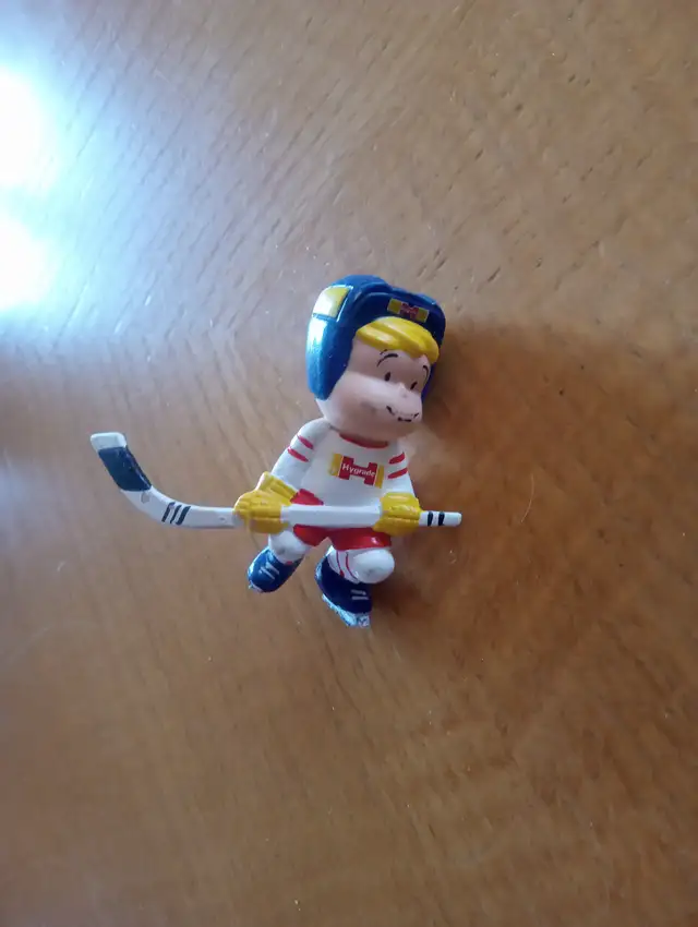 Figurine Hockey Hygrade année 80 en caoutchouc 2' (270726-971