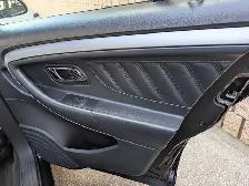 2013 Ford Taurus Mint condition - Photo 4