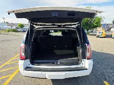 2020 GMC Yukon XL SLE 4WD No Cliam Former BC SUV - Photo 12