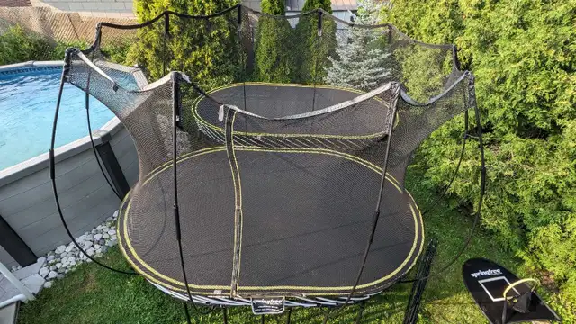 medium oval 8x11' O77 Springfree trampoline