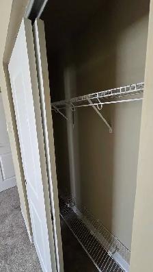 Private room in a two bedroom apartment - Photo 2