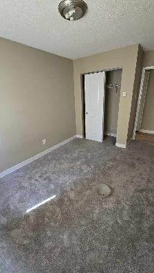 Private room in a two bedroom apartment - Photo 5