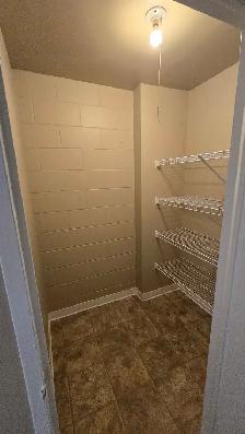 Private room in a two bedroom apartment - Photo 9