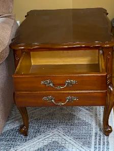 END TABLE - Photo 2