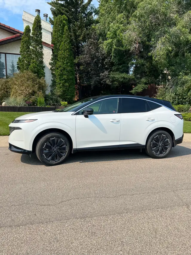 2025 Platinum Nissan Murano