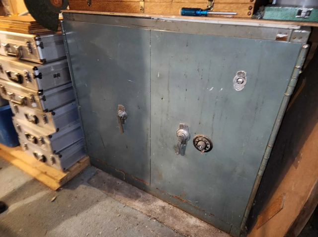 Metal Security Safe (FREE)