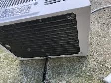 5000 BTU Window Air Conditioner Blows Cold! $60 ac unit - Photo 3