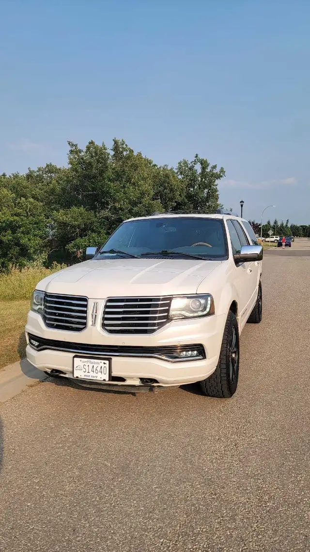 Saftied 2016 Lincoln Navigator l select